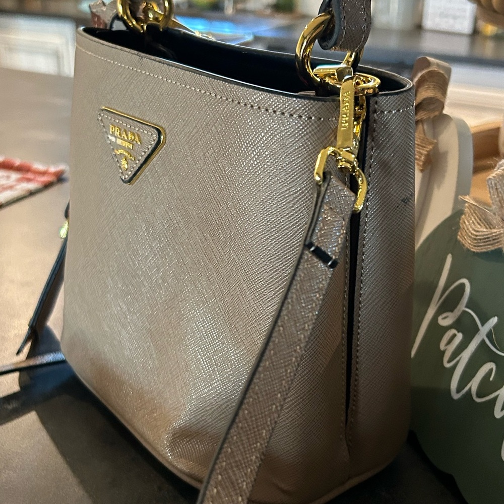 PRADA - Picture 5 of 12